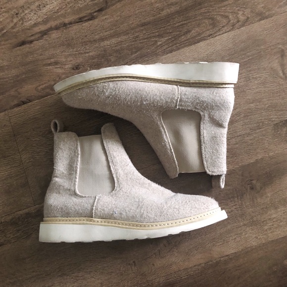 universal thread boots